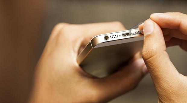 Cara Mengatasi Lubang Port Charger iPhone Rusak