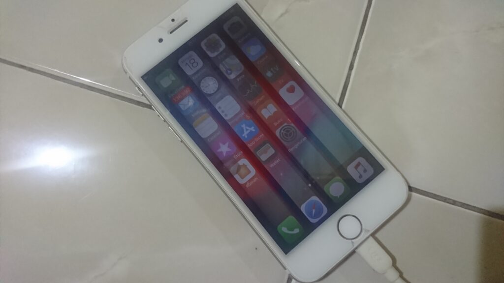 Cara Mengatasi Layar iPhone Yang Berbayang Dan Bergetar Serta Bergaris